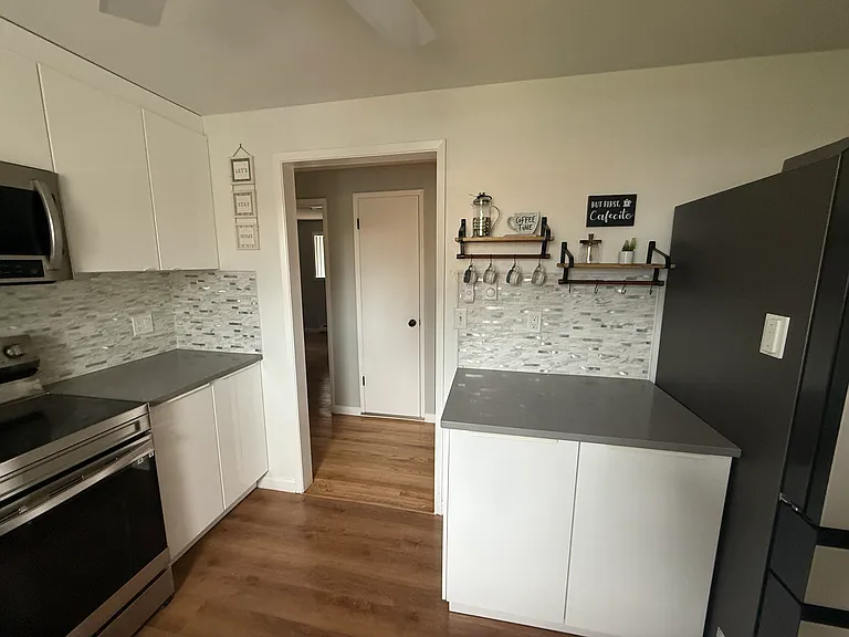 4515 NE 17th Pl — Photo 6
