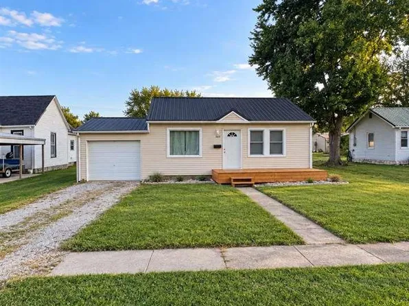 217 W Broadway St, Shelburn, IN 47879
