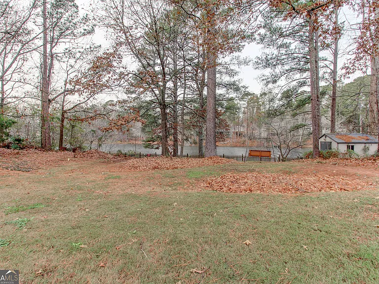 4915 Lake Forest Dr SE — Photo 2