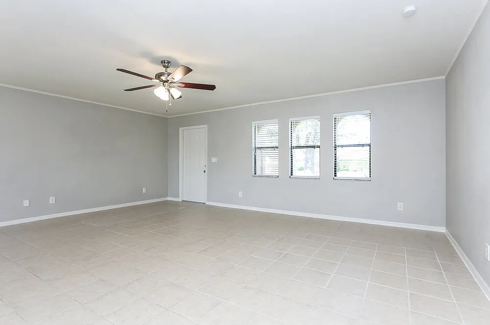 3 bed, 2.0 bath, 1404 sqft, $2,345 — Photo 2