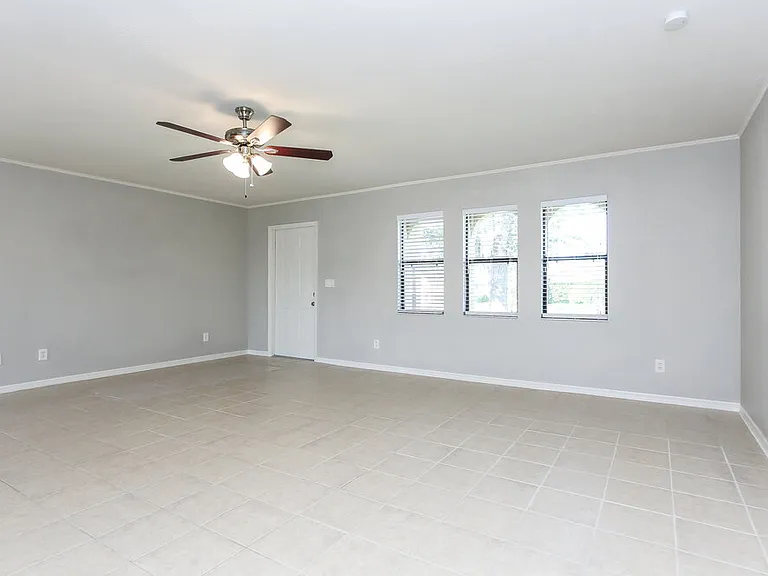 2715 SE 8th Ave — Photo 2