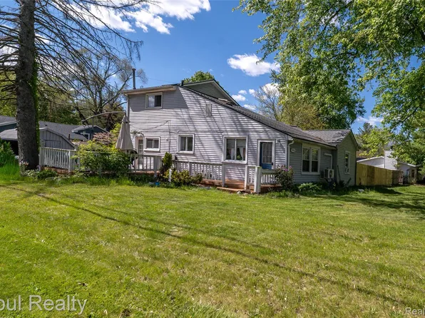 21001 Parker St, Farmington Hills, MI 48336
