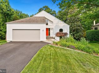 11921 Moss Point Ln, Reston, VA 20194