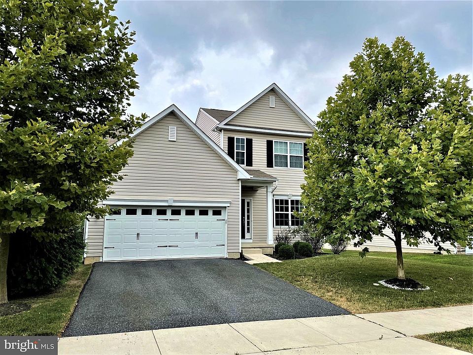 1st image of 634 Yensid Dr