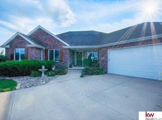 3903 Platteview Rd, Bellevue, NE 68123