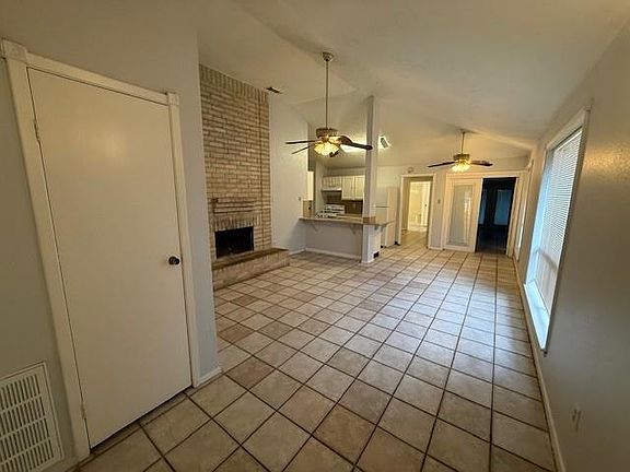 3rd image of 3105 Oak Rock Cir