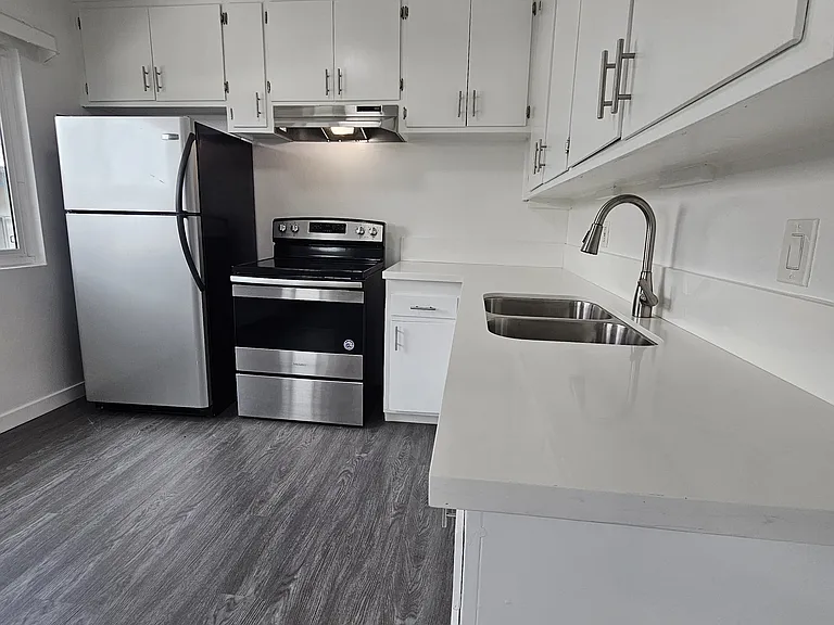 6823 Variel Ave #5 — Photo 10