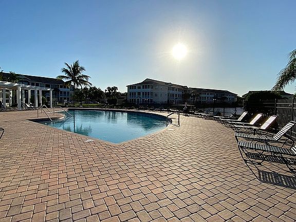 Plenty of room to sunbath 