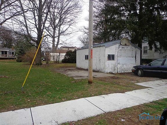 3rd image of 1134 Columbus St