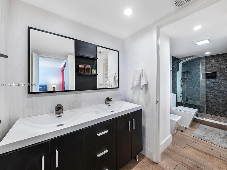 1541 Brickell Ave — Photo 13