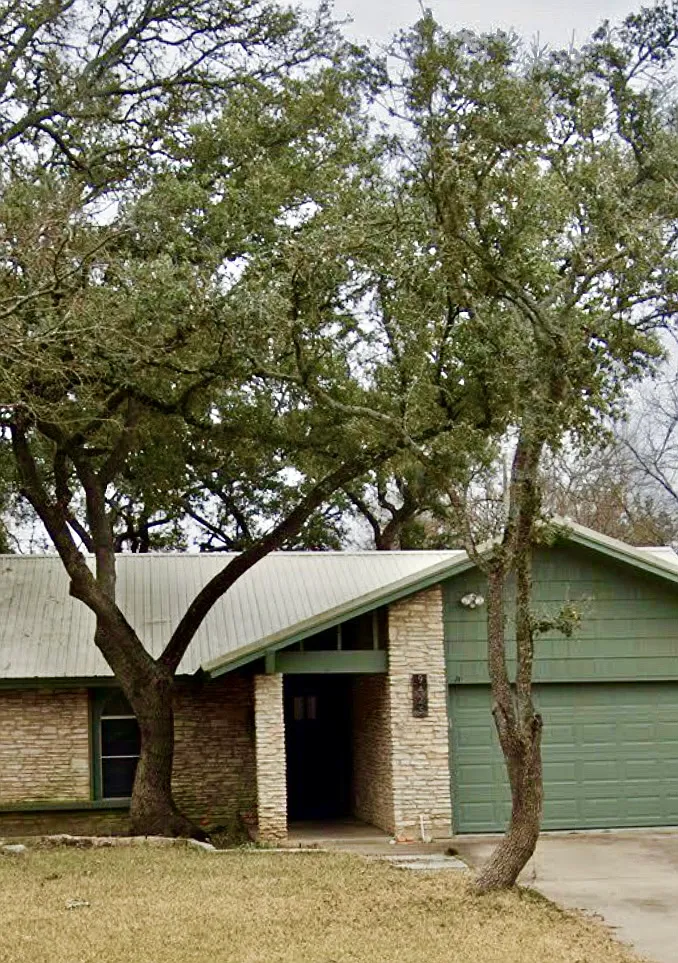 3 bed, 1339 sqft, $2,100 — Photo 1