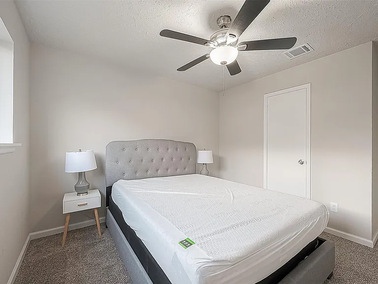 6107 Sanford Rd — Photo 35