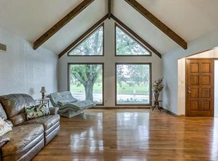 624 SW Raintree Dr, Lees Summit, MO 64082