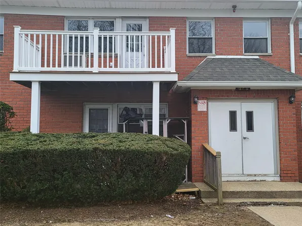 15 Hemlock Drive E #B18, Bay Shore, NY 11706