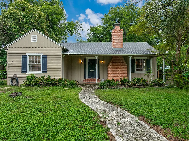160 W Edgewood Pl — Photo 1