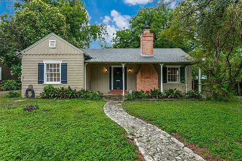 160 W Edgewood Pl Photo 1