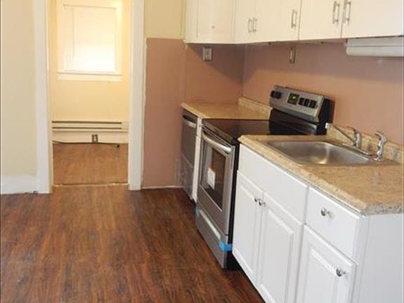 4th image of 117 W 17th St