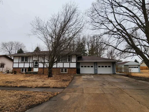 209 N Superior St, Emmetsburg, IA 50536