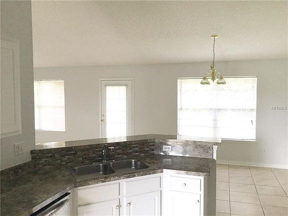 4th image of 1072 Pioneer Dr