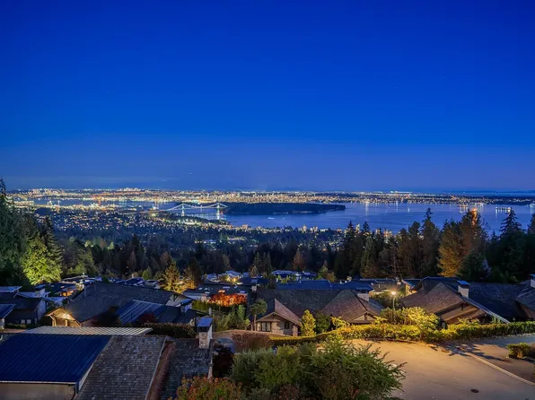 2210 Chippendale Rd #Penthouse 1, West Vancouver, BC V7S 3J4