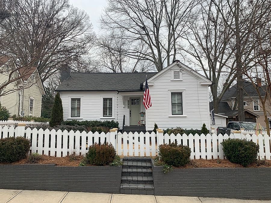 1st image of 390 Campbell Hill St