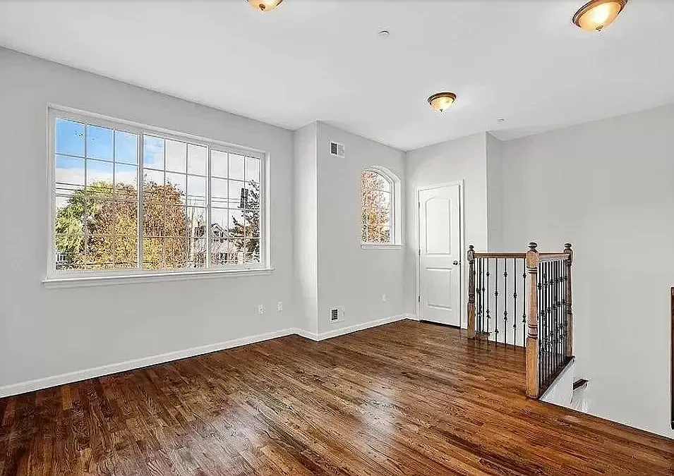3 bed, 1300 sqft, $3,000 — Photo 3