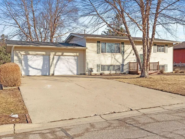 328 E 11th St, Zumbrota, MN 55992