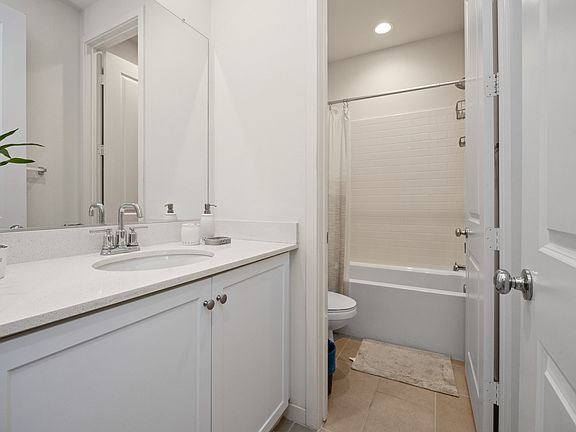 4th image of 203 Essex Ct