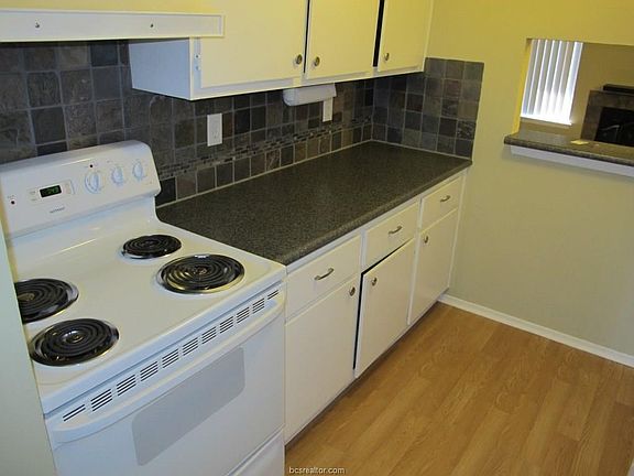 2nd image of 1900 Dartmouth St APT D5