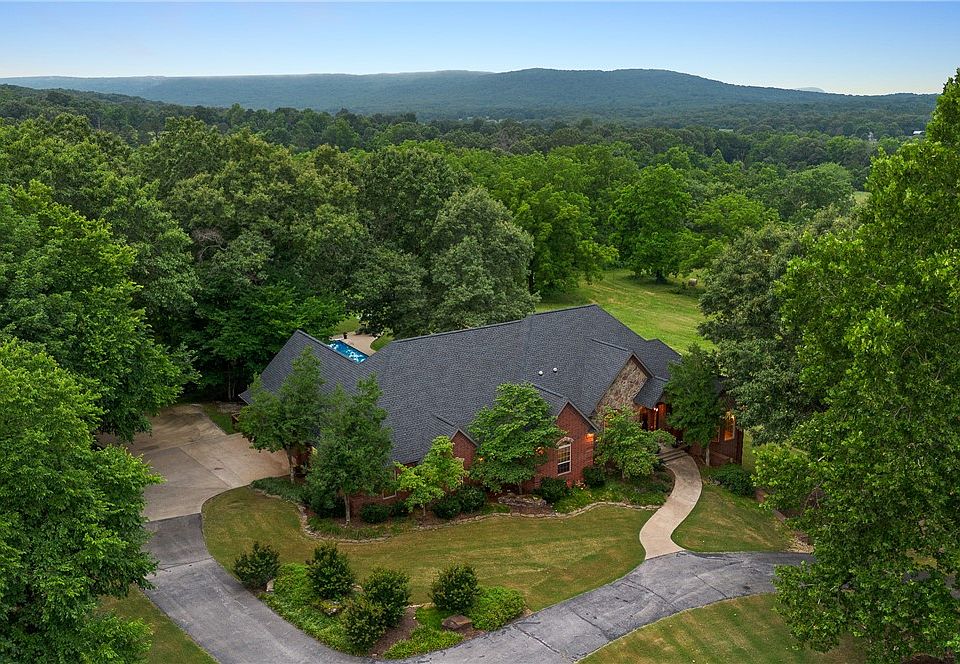 1st image of 3937 Savannah Dr