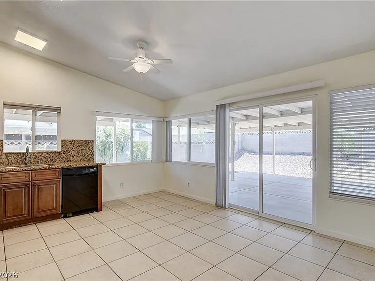 2085 Wagonwheel Ave — Photo 3