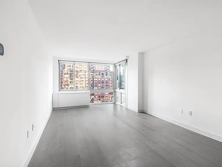 101 W End Ave #14D — Photo 1