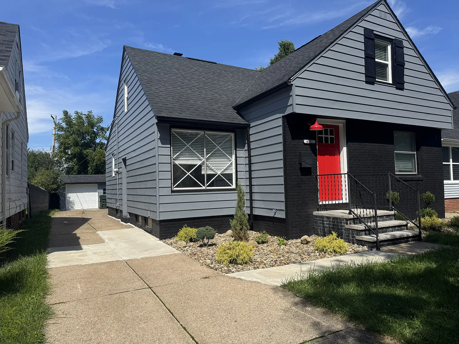 3 bed, 2439 sqft, $2,100 — Photo 1