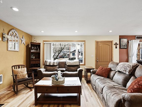 4th image of 1625 E 13th Pl