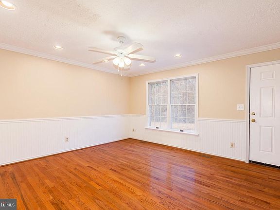 3rd image of 1323 Merry Hill Ct