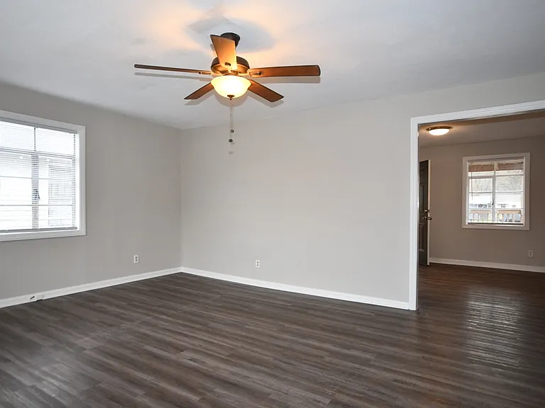 716 Henderson Ave — Photo 10