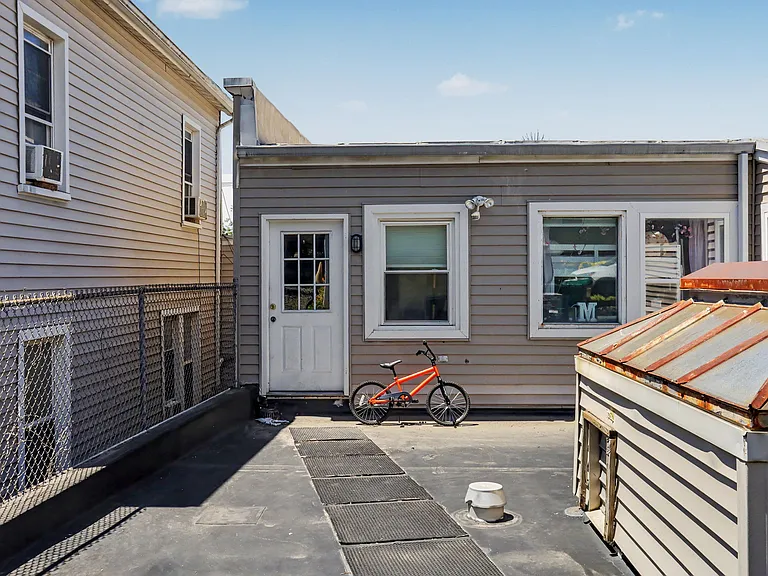 2 S New St #3 — Photo 17