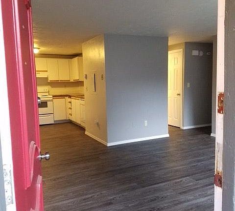 floor shown is not the flooring in unit