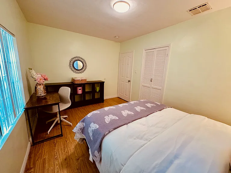 Bedroom #3, with available wroking space