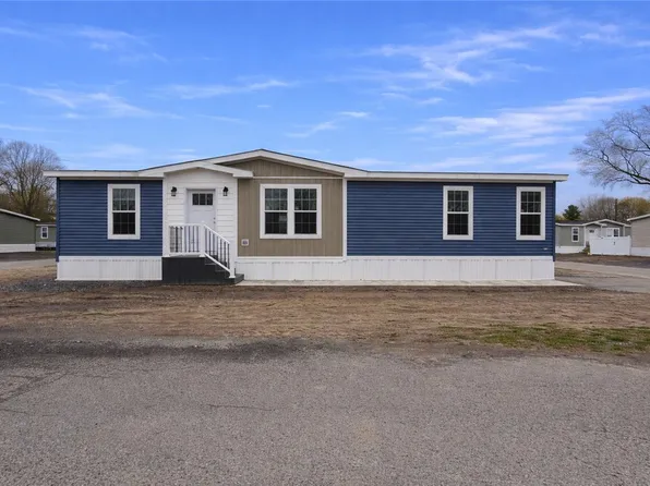 48 Sebastian Dr, Penfield, NY 14625