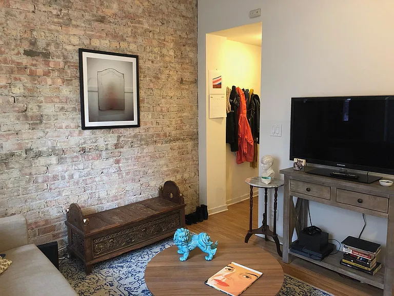 4703 N Winchester Ave #1R — Photo 2