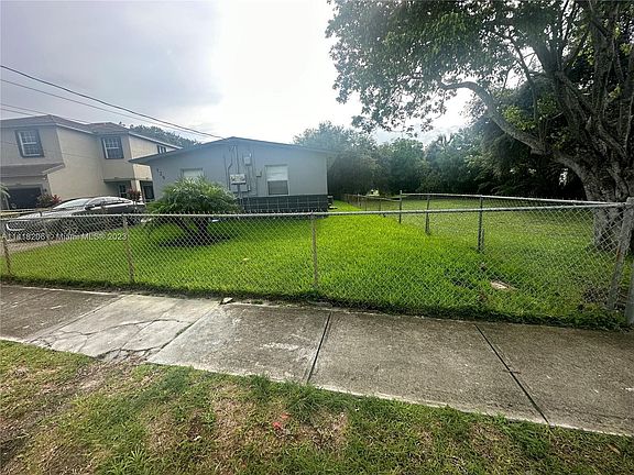 5th image of 129 NW 7th Ave #2