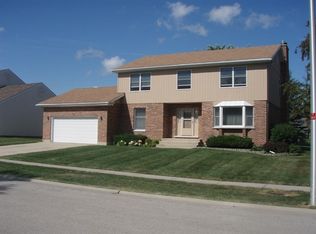 300 Natwick Ln, Schaumburg, IL 60193