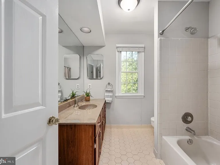 10622 Edinburgh Dr #2 — Photo 3