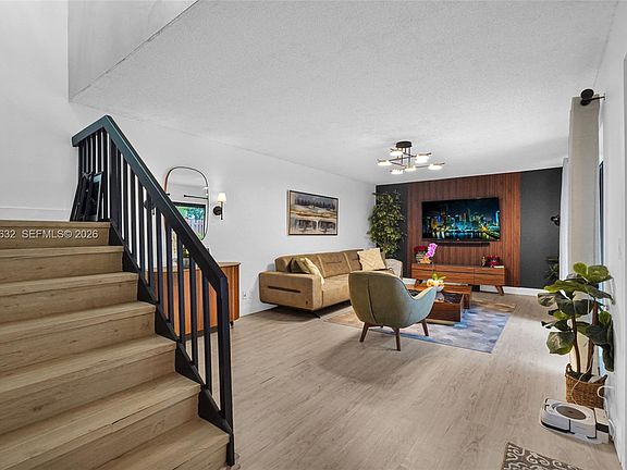 3rd image of 2603 Lakeview Ct