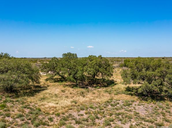 CR 6642 Cr 6642, Devine, TX 78016