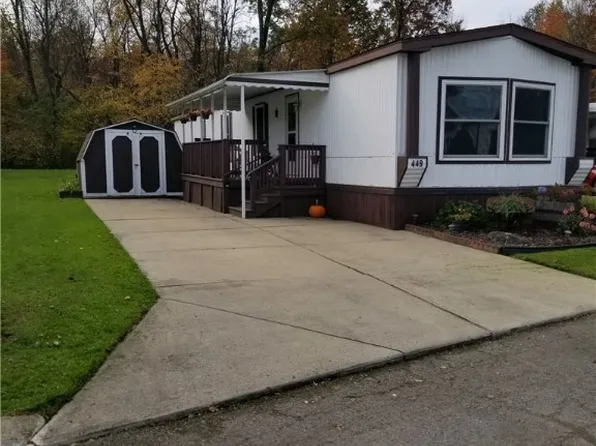 449 Whispering Pines Dr SW, Warren, OH 44481