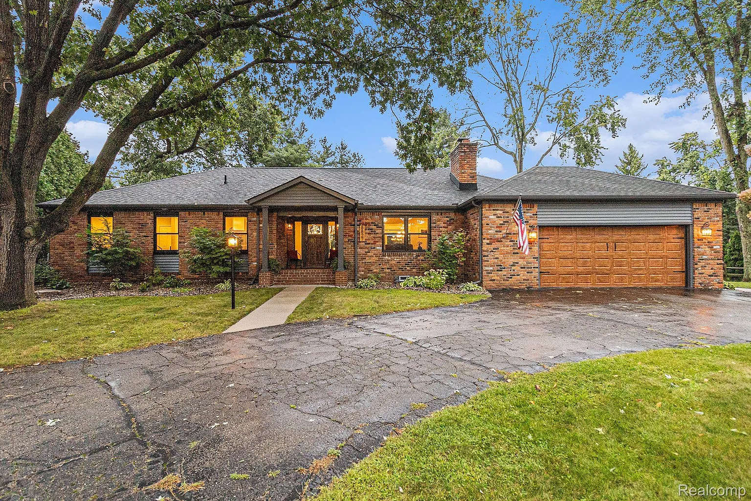 8827 Pleasant Lake Dr photo 1