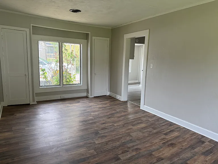 211 Line Ave — Photo 2
