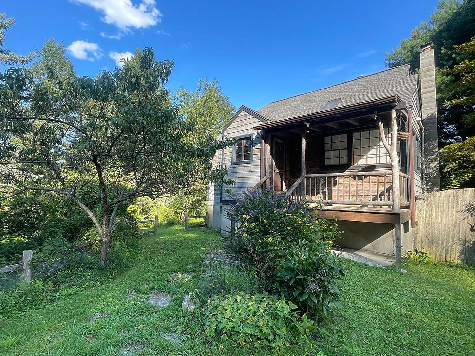 1st image of 10 Ferris Dr